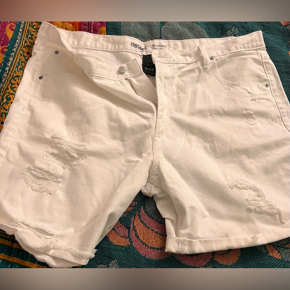 Distressed white mid length boyfriend shorts sz 16 Never worn